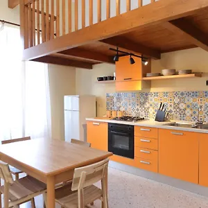 Sunny Flat - Self Apartment